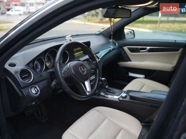 Черный Мерседес Ц-Класс, объемом двигателя 2.2 л и пробегом 357 тыс. км за 11250 $, фото 44 на Automoto.ua