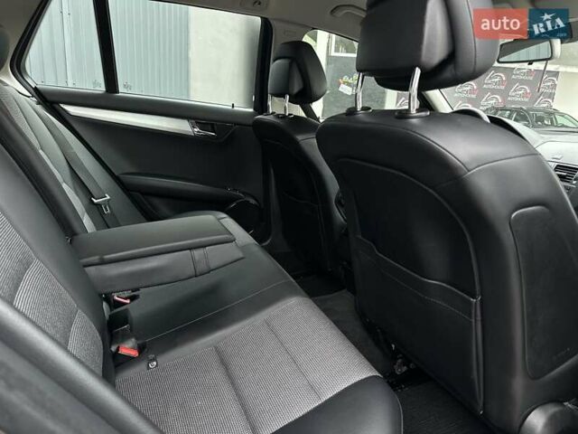 Черный Мерседес Ц-Класс, объемом двигателя 2.2 л и пробегом 245 тыс. км за 10200 $, фото 19 на Automoto.ua