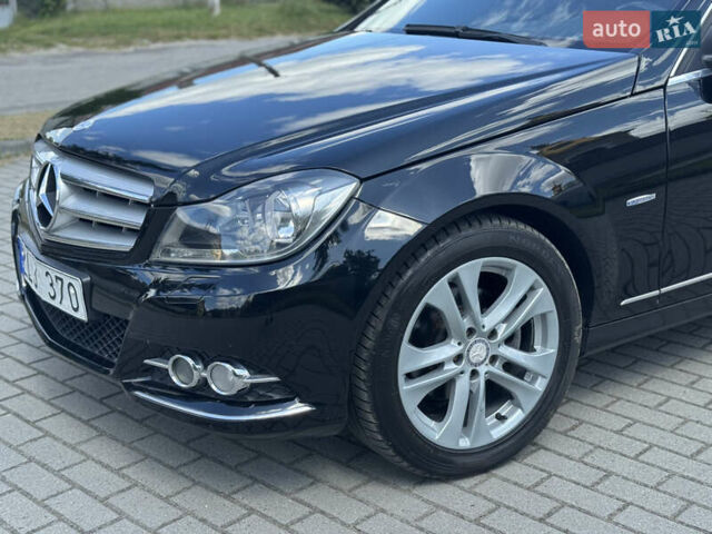 Черный Мерседес Ц-Класс, объемом двигателя 2.2 л и пробегом 289 тыс. км за 9900 $, фото 17 на Automoto.ua