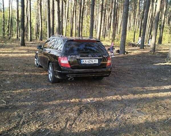 Черный Мерседес Ц-Класс, объемом двигателя 2.14 л и пробегом 260 тыс. км за 13000 $, фото 3 на Automoto.ua