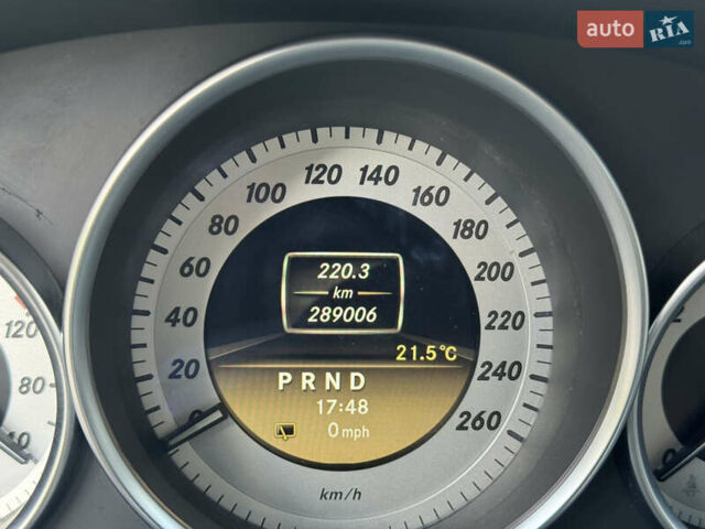 Чорний Мерседес Ц-Клас, об'ємом двигуна 2.2 л та пробігом 289 тис. км за 10950 $, фото 65 на Automoto.ua