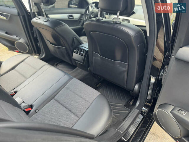 Чорний Мерседес Ц-Клас, об'ємом двигуна 2.2 л та пробігом 289 тис. км за 10950 $, фото 55 на Automoto.ua