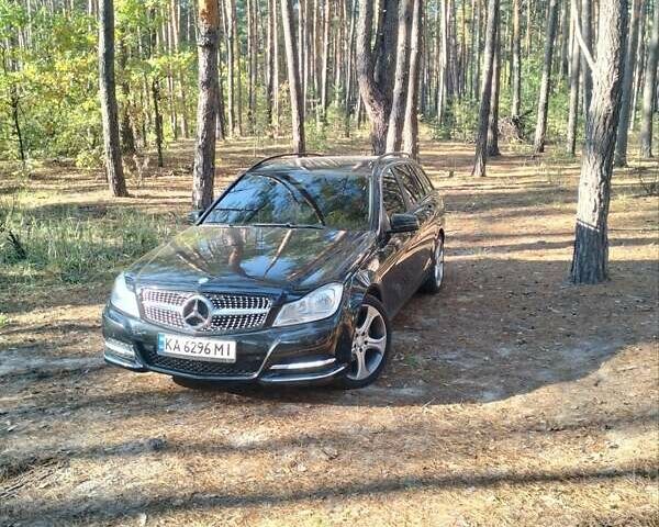 Черный Мерседес Ц-Класс, объемом двигателя 2.14 л и пробегом 260 тыс. км за 13000 $, фото 5 на Automoto.ua