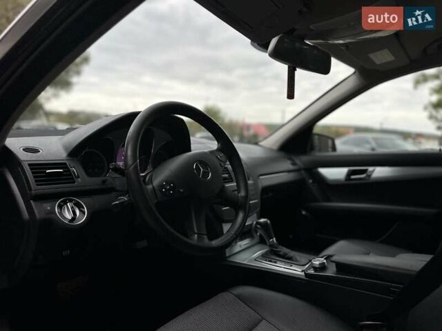 Черный Мерседес Ц-Класс, объемом двигателя 2.2 л и пробегом 245 тыс. км за 10200 $, фото 9 на Automoto.ua