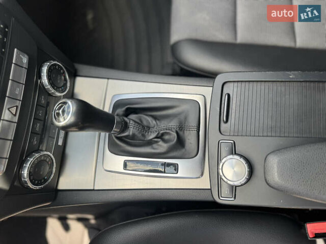 Чорний Мерседес Ц-Клас, об'ємом двигуна 2.2 л та пробігом 289 тис. км за 10950 $, фото 36 на Automoto.ua