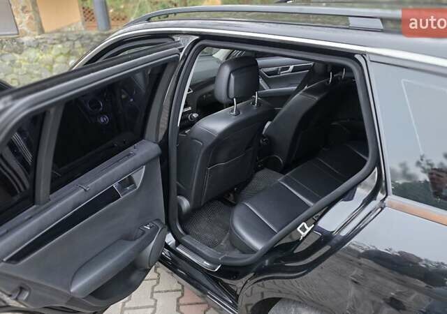 Чорний Мерседес Ц-Клас, об'ємом двигуна 2.14 л та пробігом 260 тис. км за 9700 $, фото 6 на Automoto.ua