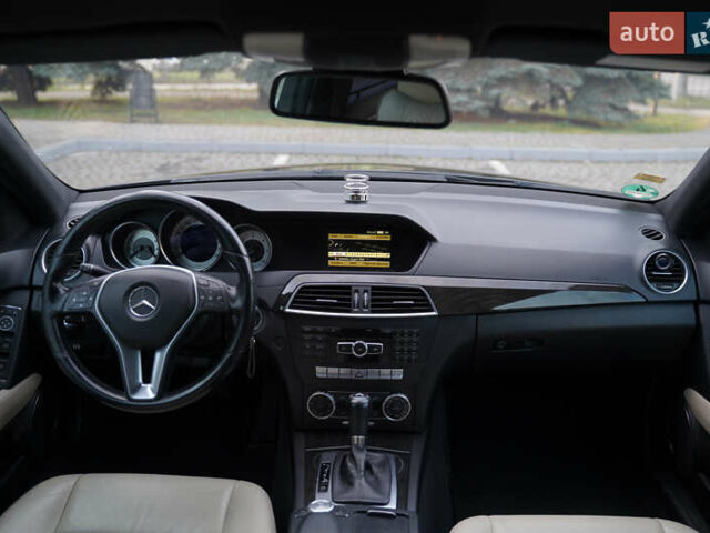 Черный Мерседес Ц-Класс, объемом двигателя 2.2 л и пробегом 357 тыс. км за 11250 $, фото 26 на Automoto.ua