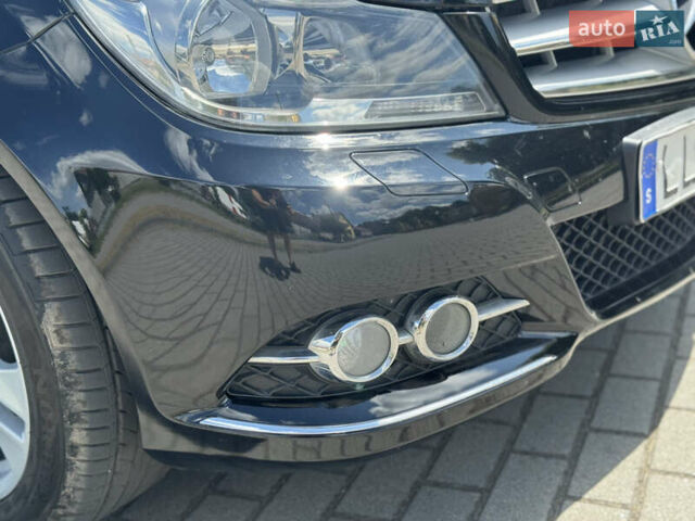 Чорний Мерседес Ц-Клас, об'ємом двигуна 2.2 л та пробігом 289 тис. км за 10950 $, фото 20 на Automoto.ua