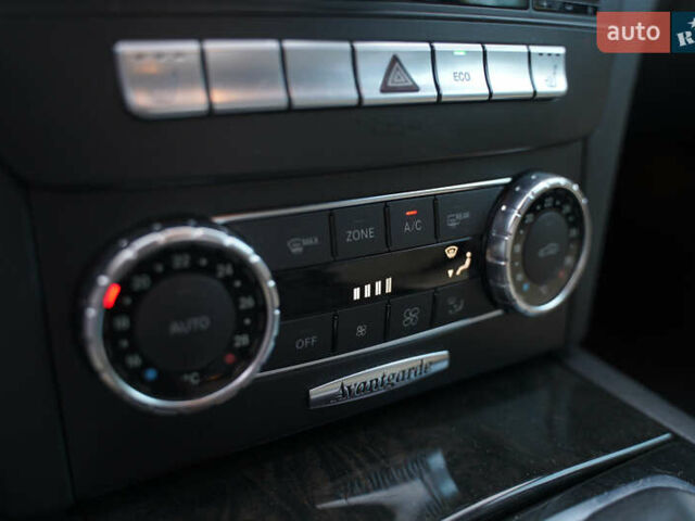 Черный Мерседес Ц-Класс, объемом двигателя 2.2 л и пробегом 357 тыс. км за 11250 $, фото 31 на Automoto.ua