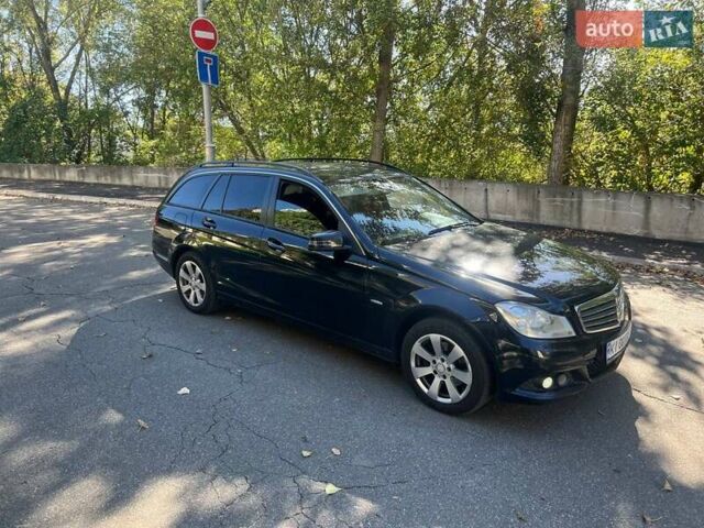Черный Мерседес Ц-Класс, объемом двигателя 2.1 л и пробегом 357 тыс. км за 9999 $, фото 19 на Automoto.ua