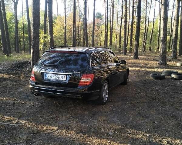Черный Мерседес Ц-Класс, объемом двигателя 2.14 л и пробегом 260 тыс. км за 13000 $, фото 4 на Automoto.ua