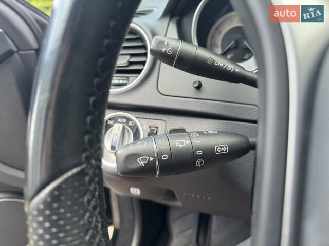 Чорний Мерседес Ц-Клас, об'ємом двигуна 2.2 л та пробігом 289 тис. км за 10950 $, фото 64 на Automoto.ua