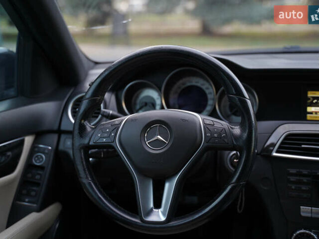 Черный Мерседес Ц-Класс, объемом двигателя 2.2 л и пробегом 357 тыс. км за 11250 $, фото 23 на Automoto.ua