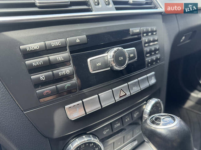 Черный Мерседес Ц-Класс, объемом двигателя 2.2 л и пробегом 289 тыс. км за 9900 $, фото 40 на Automoto.ua