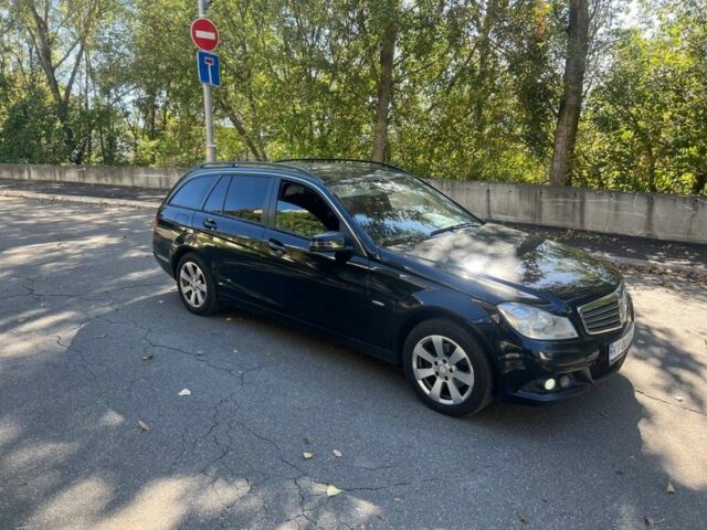 Черный Мерседес Ц-Класс, объемом двигателя 2.1 л и пробегом 450 тыс. км за 10500 $, фото 2 на Automoto.ua