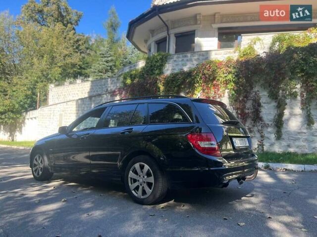 Черный Мерседес Ц-Класс, объемом двигателя 2.1 л и пробегом 357 тыс. км за 9999 $, фото 23 на Automoto.ua