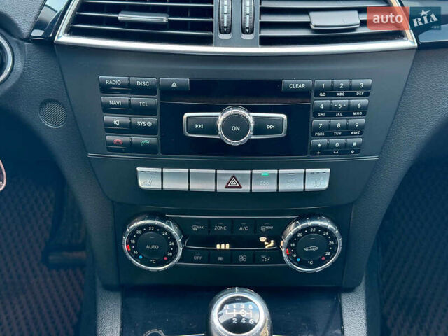 Чорний Мерседес Ц-Клас, об'ємом двигуна 2.2 л та пробігом 240 тис. км за 10000 $, фото 27 на Automoto.ua