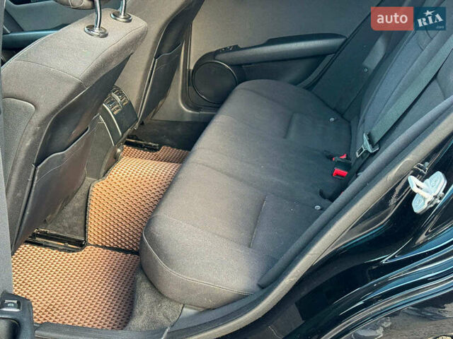 Чорний Мерседес Ц-Клас, об'ємом двигуна 2.2 л та пробігом 240 тис. км за 10000 $, фото 18 на Automoto.ua