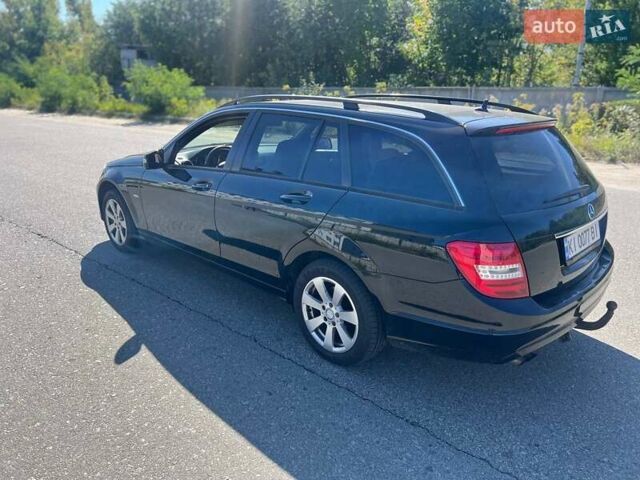 Черный Мерседес Ц-Класс, объемом двигателя 2.1 л и пробегом 357 тыс. км за 9999 $, фото 7 на Automoto.ua