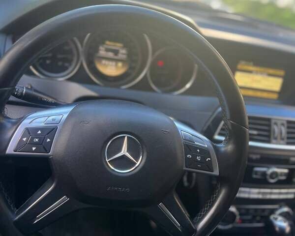 Черный Мерседес Ц-Класс, объемом двигателя 2.1 л и пробегом 357 тыс. км за 9999 $, фото 28 на Automoto.ua