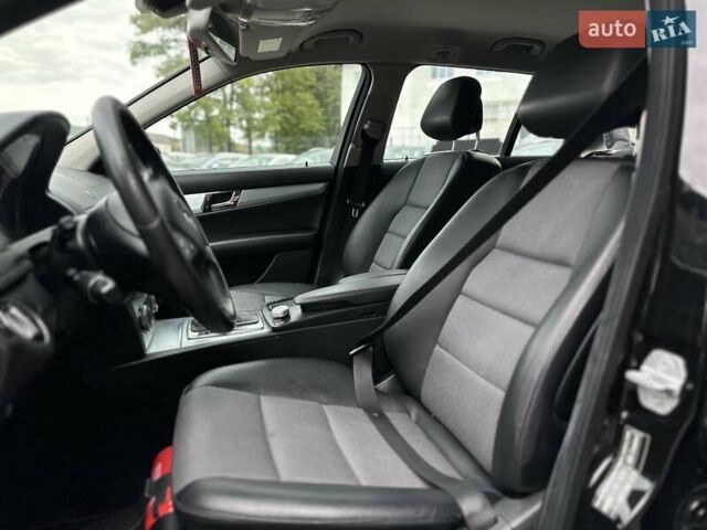 Черный Мерседес Ц-Класс, объемом двигателя 2.2 л и пробегом 245 тыс. км за 10200 $, фото 8 на Automoto.ua