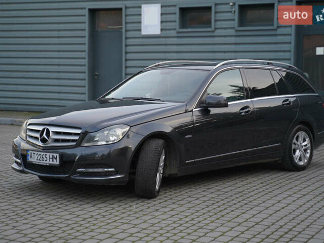 Черный Мерседес Ц-Класс, объемом двигателя 2.2 л и пробегом 357 тыс. км за 11250 $, фото 2 на Automoto.ua