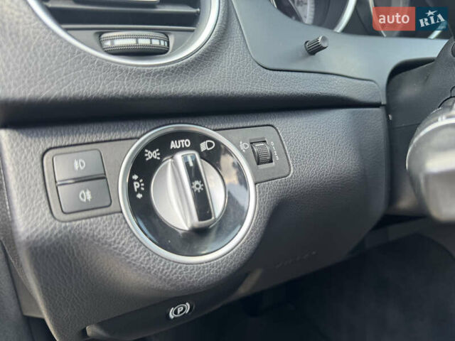 Чорний Мерседес Ц-Клас, об'ємом двигуна 2.2 л та пробігом 289 тис. км за 10950 $, фото 41 на Automoto.ua