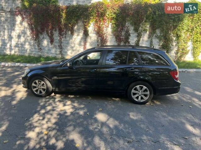 Черный Мерседес Ц-Класс, объемом двигателя 2.1 л и пробегом 357 тыс. км за 9999 $, фото 25 на Automoto.ua