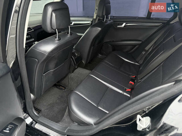 Черный Мерседес Ц-Класс, объемом двигателя 2.15 л и пробегом 261 тыс. км за 9199 $, фото 15 на Automoto.ua