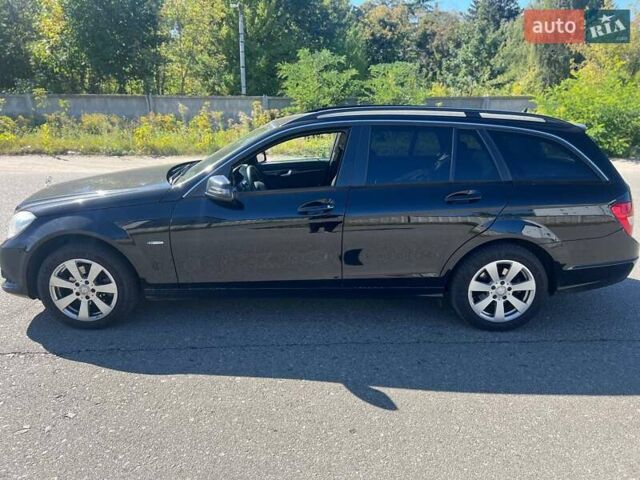 Черный Мерседес Ц-Класс, объемом двигателя 2.1 л и пробегом 357 тыс. км за 9999 $, фото 8 на Automoto.ua