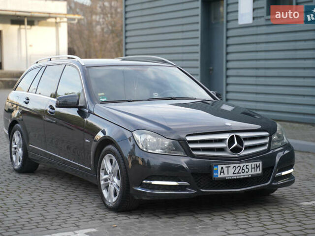 Черный Мерседес Ц-Класс, объемом двигателя 2.2 л и пробегом 357 тыс. км за 11250 $, фото 3 на Automoto.ua