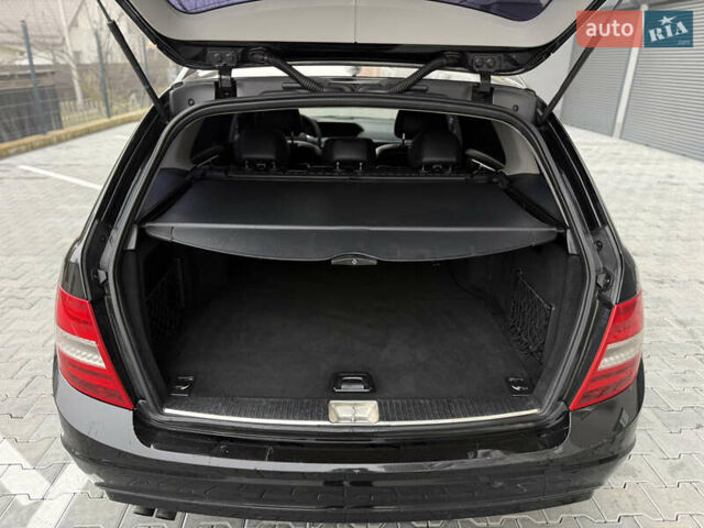 Черный Мерседес Ц-Класс, объемом двигателя 2.15 л и пробегом 261 тыс. км за 9199 $, фото 29 на Automoto.ua