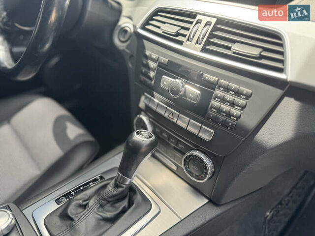 Черный Мерседес Ц-Класс, объемом двигателя 2.2 л и пробегом 289 тыс. км за 9900 $, фото 50 на Automoto.ua