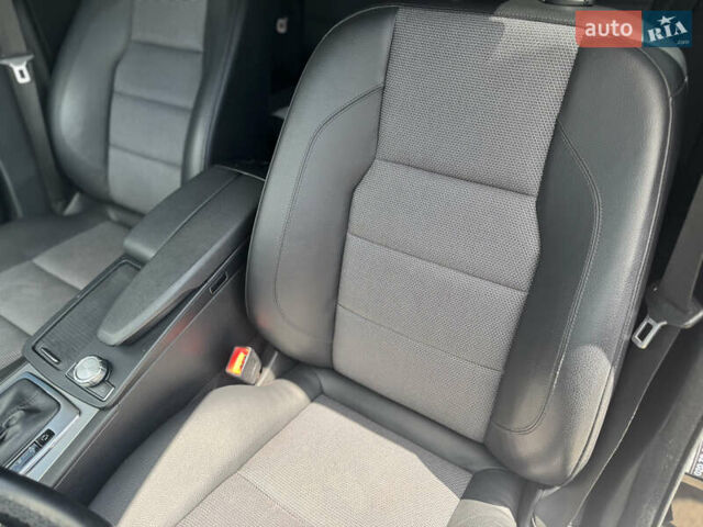 Черный Мерседес Ц-Класс, объемом двигателя 2.2 л и пробегом 289 тыс. км за 9900 $, фото 46 на Automoto.ua