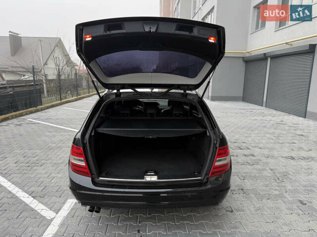 Черный Мерседес Ц-Класс, объемом двигателя 2.15 л и пробегом 261 тыс. км за 9199 $, фото 30 на Automoto.ua