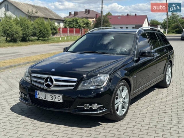 Черный Мерседес Ц-Класс, объемом двигателя 2.2 л и пробегом 289 тыс. км за 9900 $, фото 1 на Automoto.ua