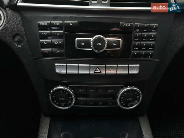 Черный Мерседес Ц-Класс, объемом двигателя 2.15 л и пробегом 261 тыс. км за 9199 $, фото 25 на Automoto.ua