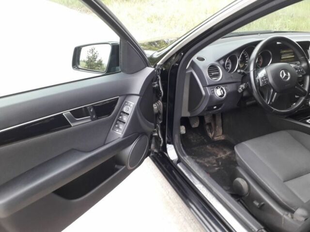 Черный Мерседес Ц-Класс, объемом двигателя 2.1 л и пробегом 3 тыс. км за 9500 $, фото 7 на Automoto.ua