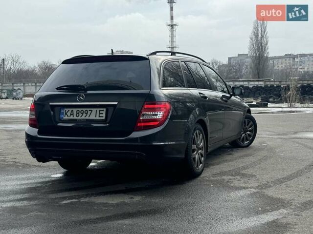 Чорний Мерседес Ц-Клас, об'ємом двигуна 2.14 л та пробігом 295 тис. км за 10700 $, фото 9 на Automoto.ua