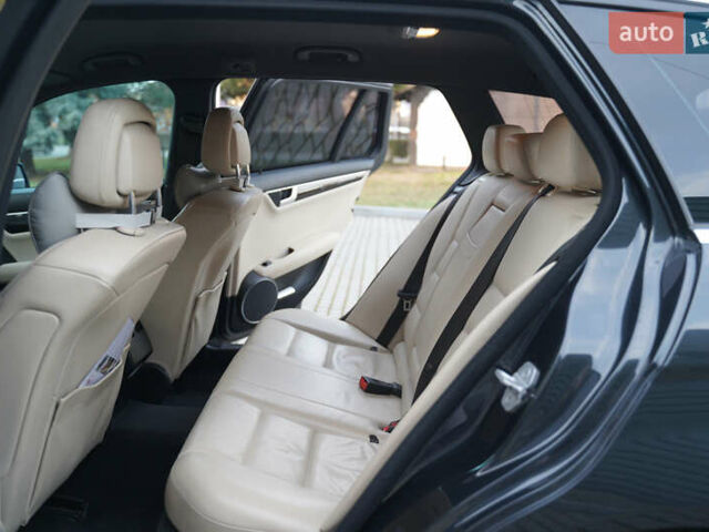 Черный Мерседес Ц-Класс, объемом двигателя 2.2 л и пробегом 357 тыс. км за 11250 $, фото 15 на Automoto.ua