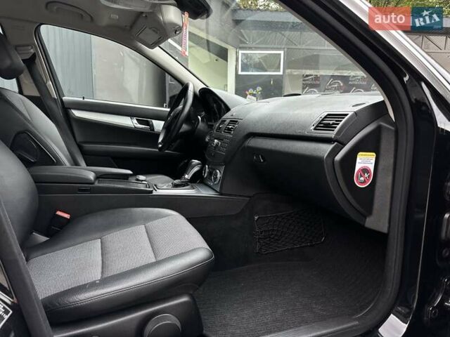 Черный Мерседес Ц-Класс, объемом двигателя 2.2 л и пробегом 245 тыс. км за 10200 $, фото 7 на Automoto.ua