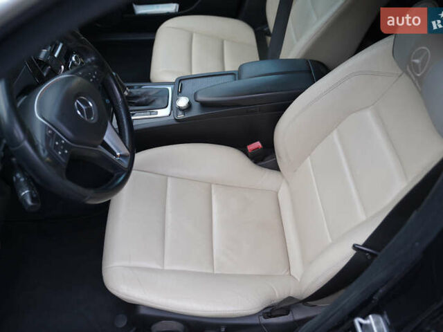 Черный Мерседес Ц-Класс, объемом двигателя 2.2 л и пробегом 357 тыс. км за 11250 $, фото 43 на Automoto.ua