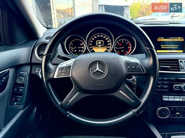 Чорний Мерседес Ц-Клас, об'ємом двигуна 2.2 л та пробігом 240 тис. км за 10000 $, фото 24 на Automoto.ua