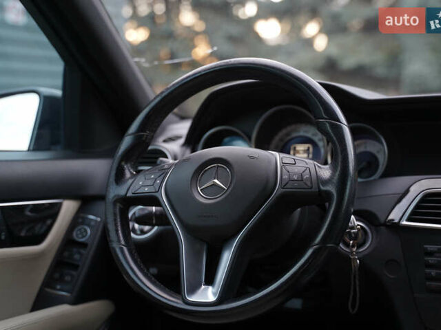 Черный Мерседес Ц-Класс, объемом двигателя 2.2 л и пробегом 357 тыс. км за 11250 $, фото 25 на Automoto.ua