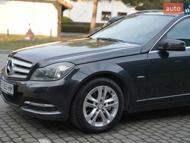 Черный Мерседес Ц-Класс, объемом двигателя 2.2 л и пробегом 357 тыс. км за 11250 $, фото 10 на Automoto.ua