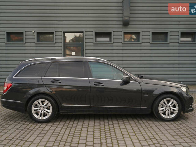Черный Мерседес Ц-Класс, объемом двигателя 2.2 л и пробегом 357 тыс. км за 11250 $, фото 5 на Automoto.ua