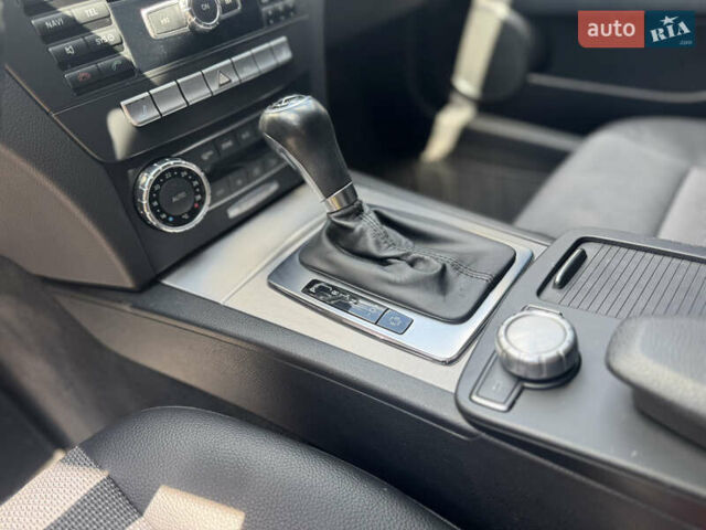 Черный Мерседес Ц-Класс, объемом двигателя 2.2 л и пробегом 289 тыс. км за 9900 $, фото 33 на Automoto.ua