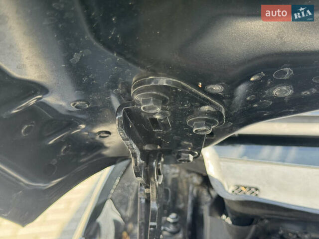 Черный Мерседес Ц-Класс, объемом двигателя 2.2 л и пробегом 289 тыс. км за 9900 $, фото 71 на Automoto.ua