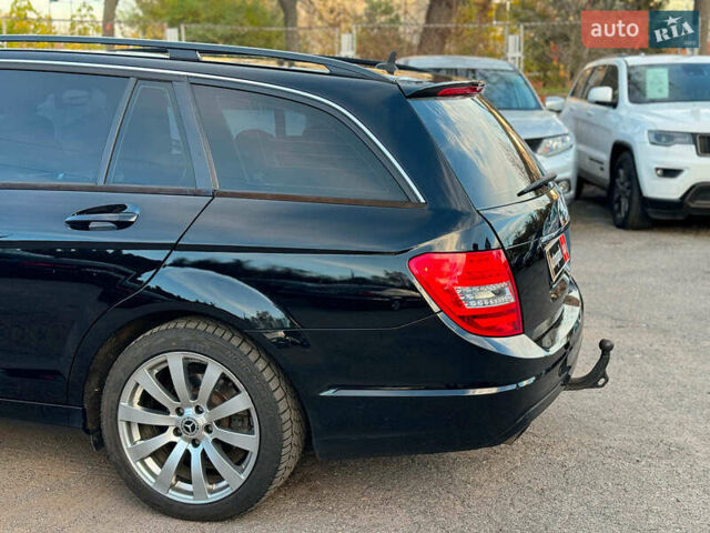 Чорний Мерседес Ц-Клас, об'ємом двигуна 2.2 л та пробігом 240 тис. км за 10000 $, фото 8 на Automoto.ua