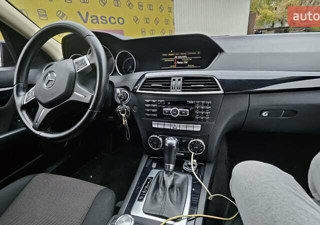 Черный Мерседес Ц-Класс, объемом двигателя 2.14 л и пробегом 260 тыс. км за 13000 $, фото 7 на Automoto.ua